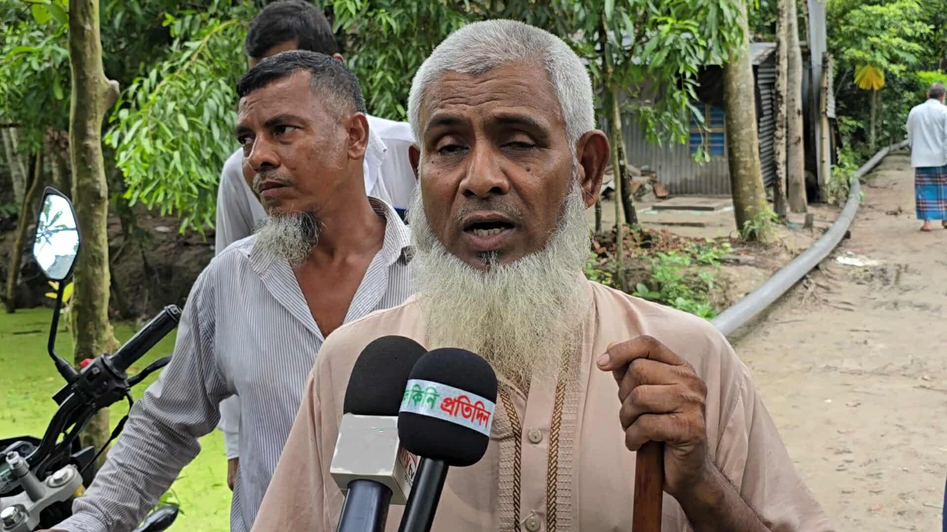 ডাসারে বায়না করেই জমি দখলের চেষ্টা এক দৃষ্টি প্রতিবন্ধী অসহায় বৃদ্ধার