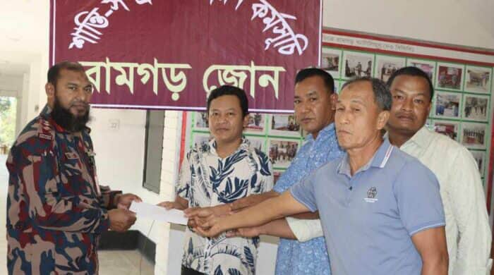 রামগড় ৪৩ বিজিবি কতৃক বিভিন্ন ধর্মীয় প্রতিষ্ঠানে নগদ অর্থ ও খাদ্যশস্য বিতরন