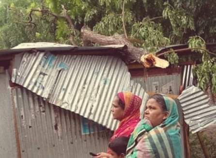 শরীয়তপুরে কালবৈশাখী ঝড়ে ক্ষতিগ্রস্ত বিধবা চান সরকারি সহায়তা