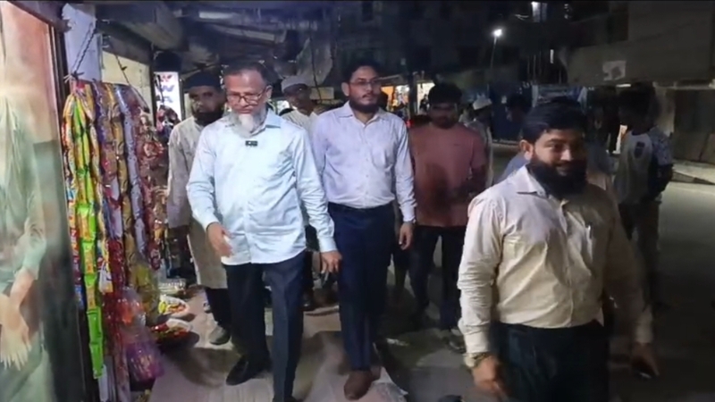 ফুলবাড়িয়া ফুটপাত দখলমুক্তে সুরুজ্জামান সমর্থকগোষ্ঠী ৫৩ নম্বর ওয়ার্ডের অভিযান