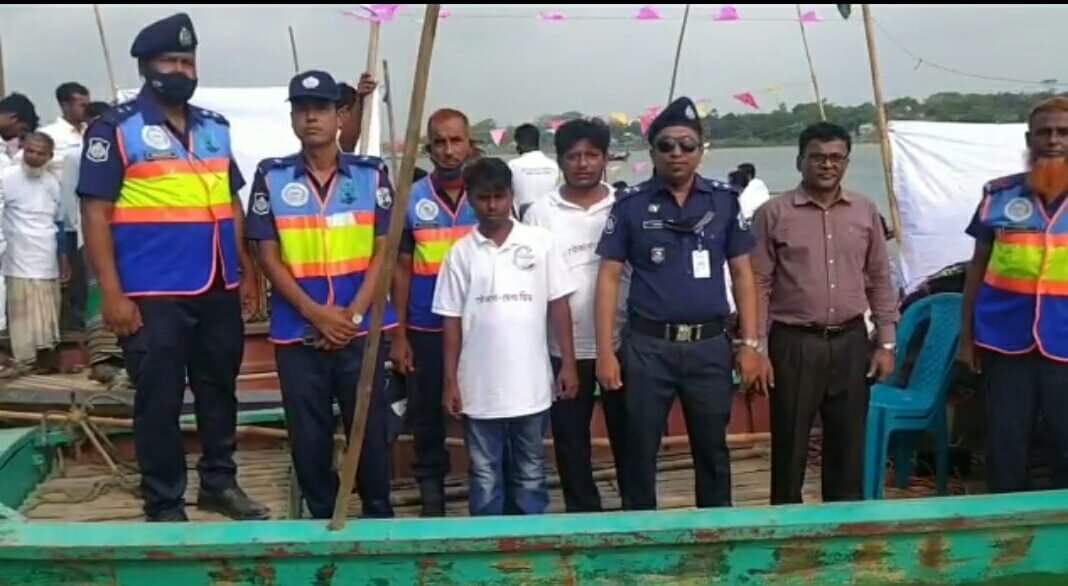শরীয়তপুরে জাটকা সংরক্ষণ সপ্তাহ ও বর্ণাঢ্য নৌ রেলি অনুষ্ঠিত।