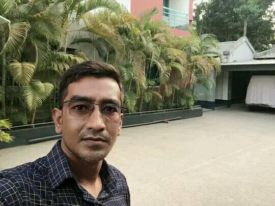 উল্লাপাড়ায় আপত্তিকর অবস্থায় ইউপি সদস্য আটক.