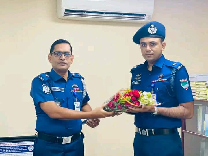 নবাগত অতিরিক্ত পুলিশ সুপার (কালিগঞ্জ সার্কেল), সাতক্ষীরায় যোগদান করায় ফুলেল শুভেচ্ছ জানান  সাতক্ষীরা পুলিশ সুপার